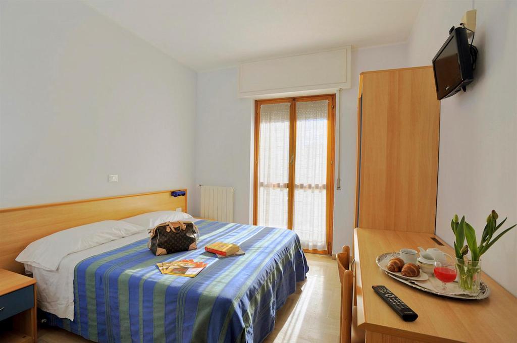 Hotel Bacco Rooms&Breakfast Pietra Ligure Camera foto
