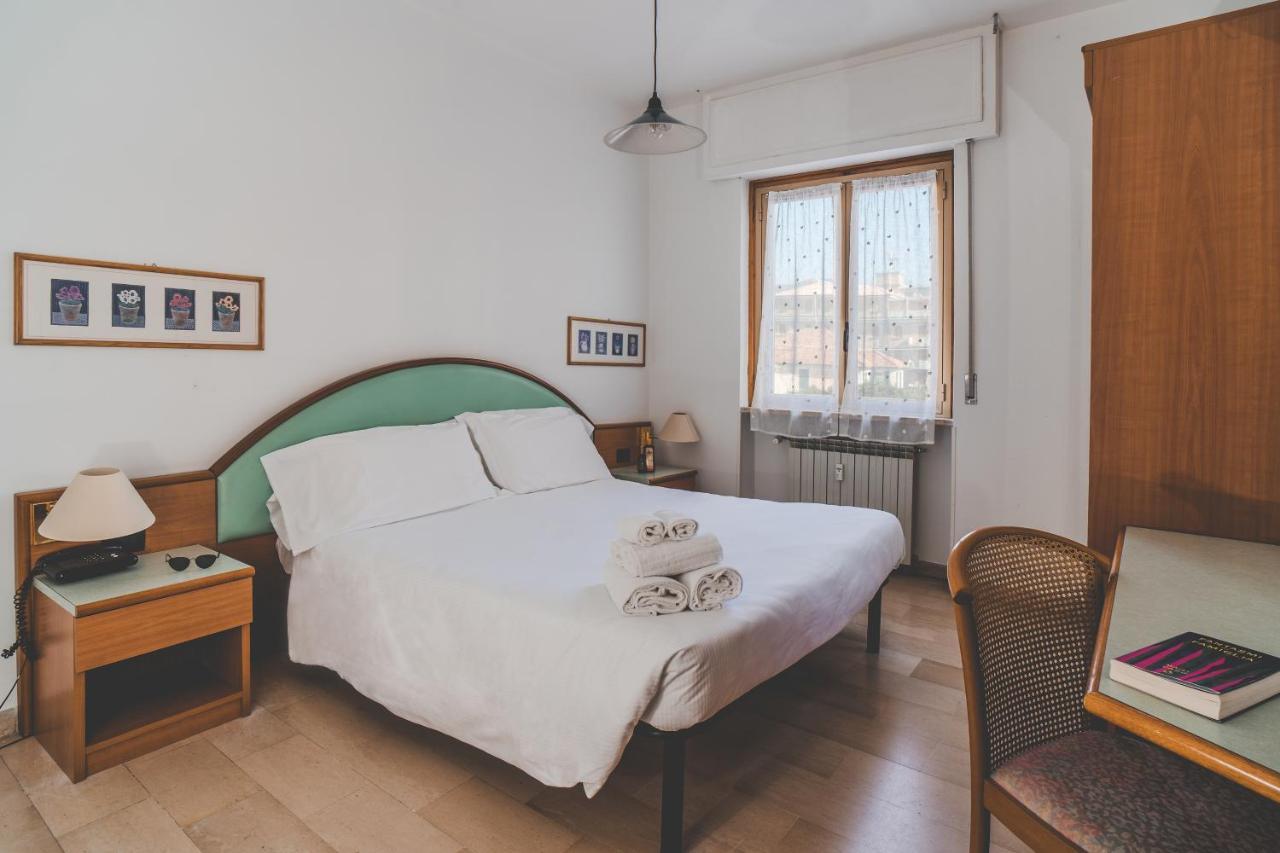 Hotel Bacco Rooms&Breakfast Pietra Ligure Esterno foto