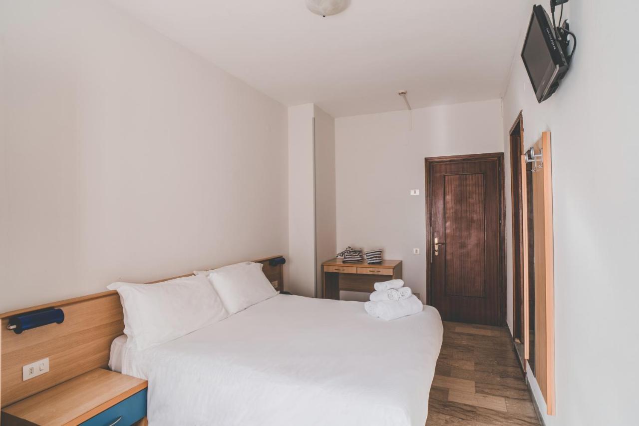 Hotel Bacco Rooms&Breakfast Pietra Ligure Esterno foto