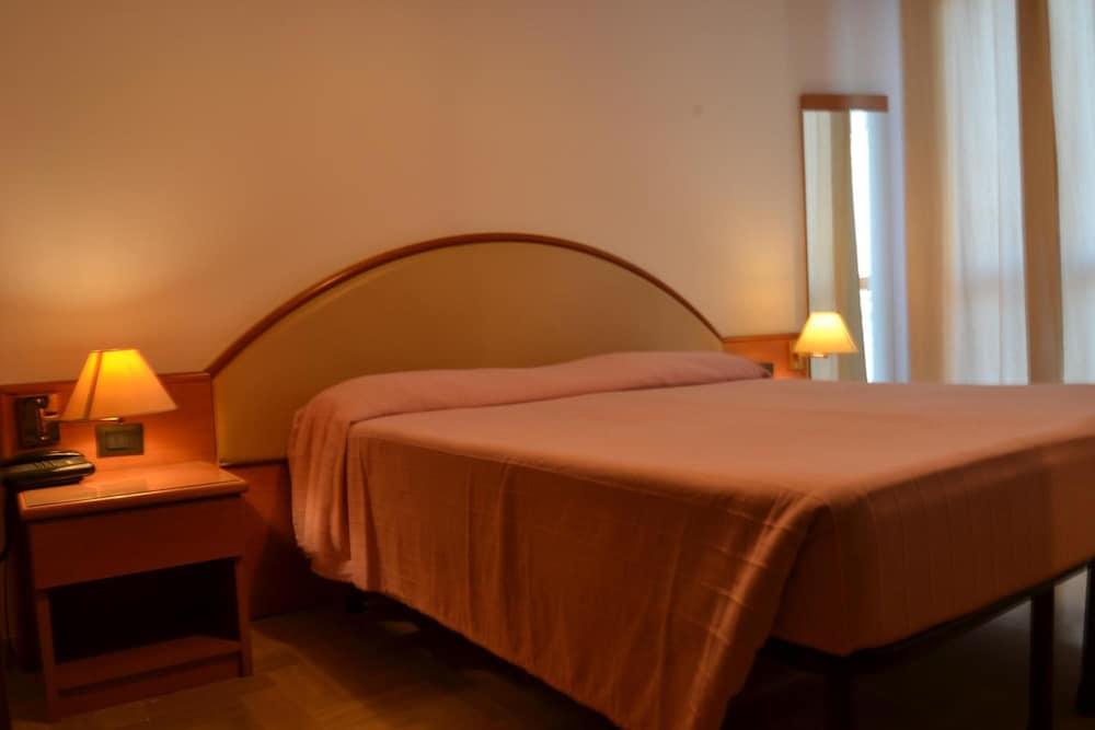 Hotel Bacco Rooms&Breakfast Pietra Ligure Esterno foto