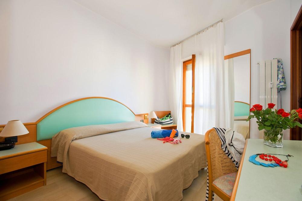 Hotel Bacco Rooms&Breakfast Pietra Ligure Esterno foto
