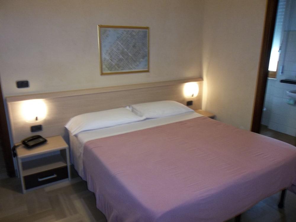 Hotel Bacco Rooms&Breakfast Pietra Ligure Esterno foto