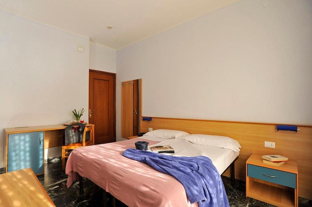 Hotel Bacco Rooms&Breakfast Pietra Ligure Esterno foto