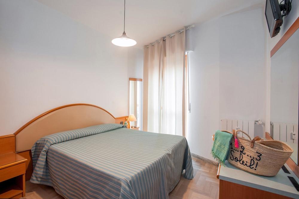 Hotel Bacco Rooms&Breakfast Pietra Ligure Esterno foto