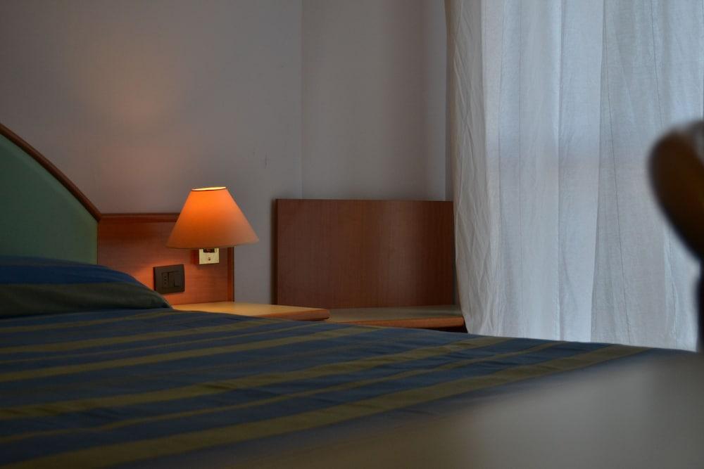 Hotel Bacco Rooms&Breakfast Pietra Ligure Esterno foto
