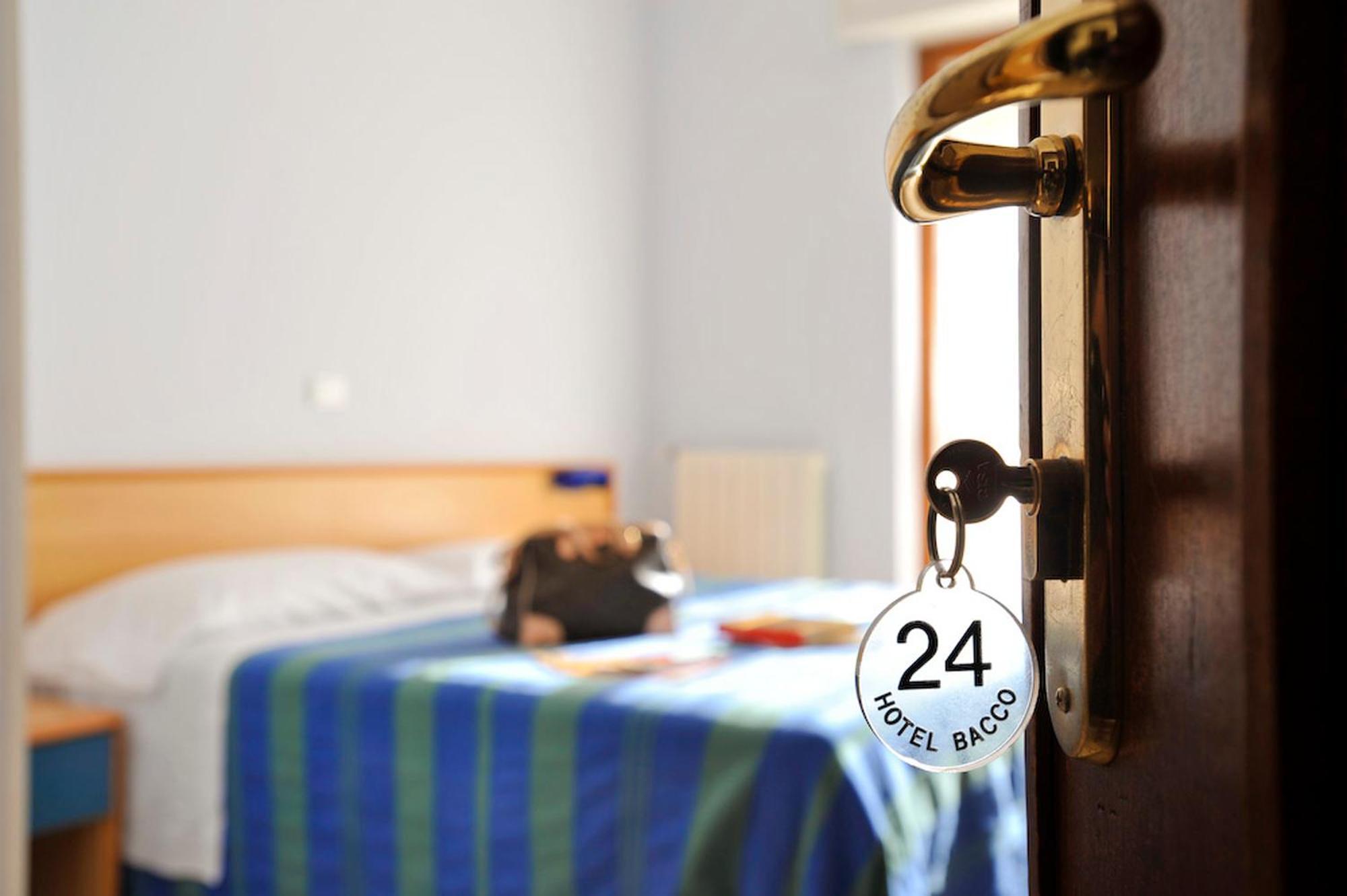 Hotel Bacco Rooms&Breakfast Pietra Ligure Esterno foto