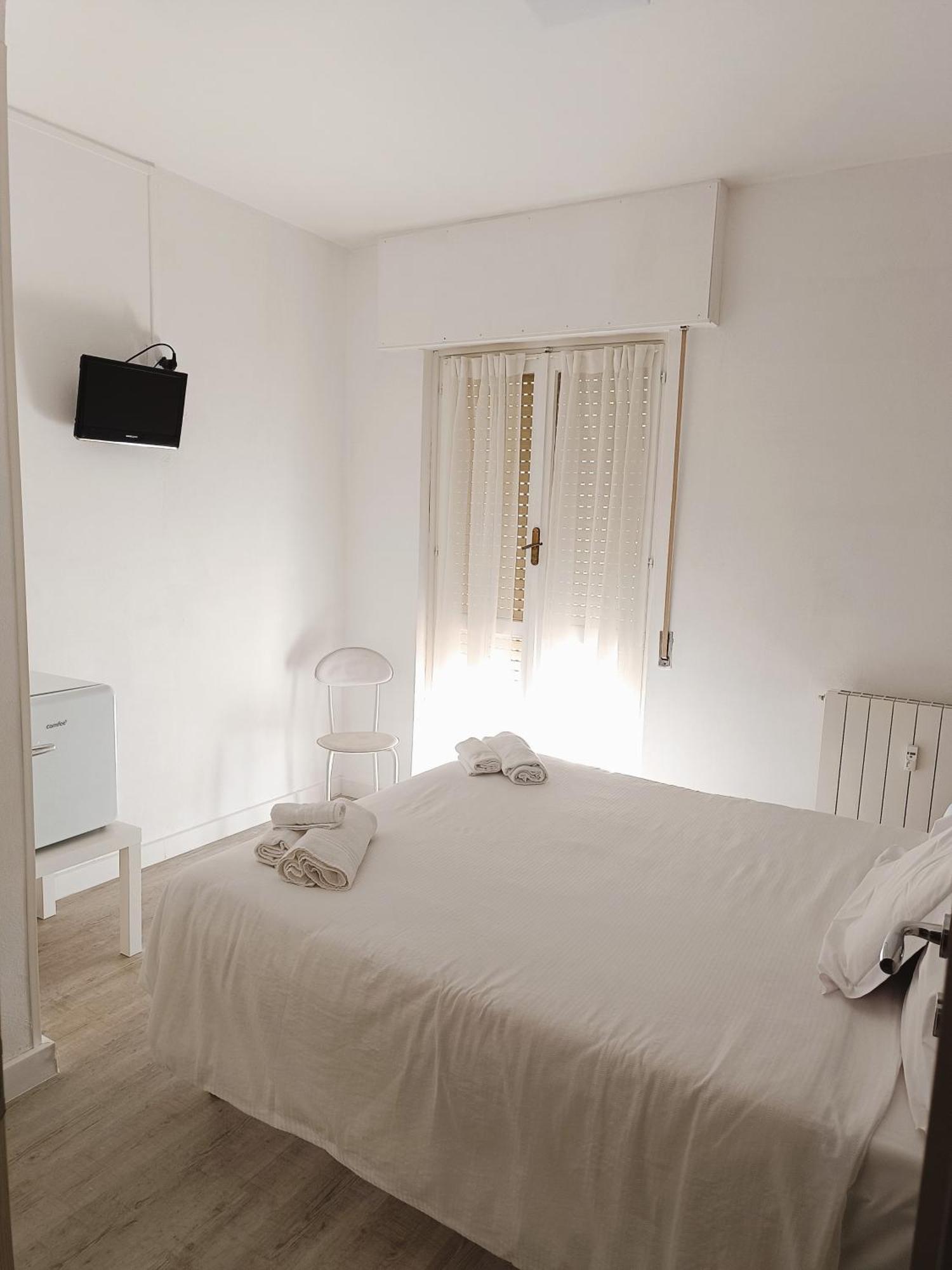 Hotel Bacco Rooms&Breakfast Pietra Ligure Esterno foto