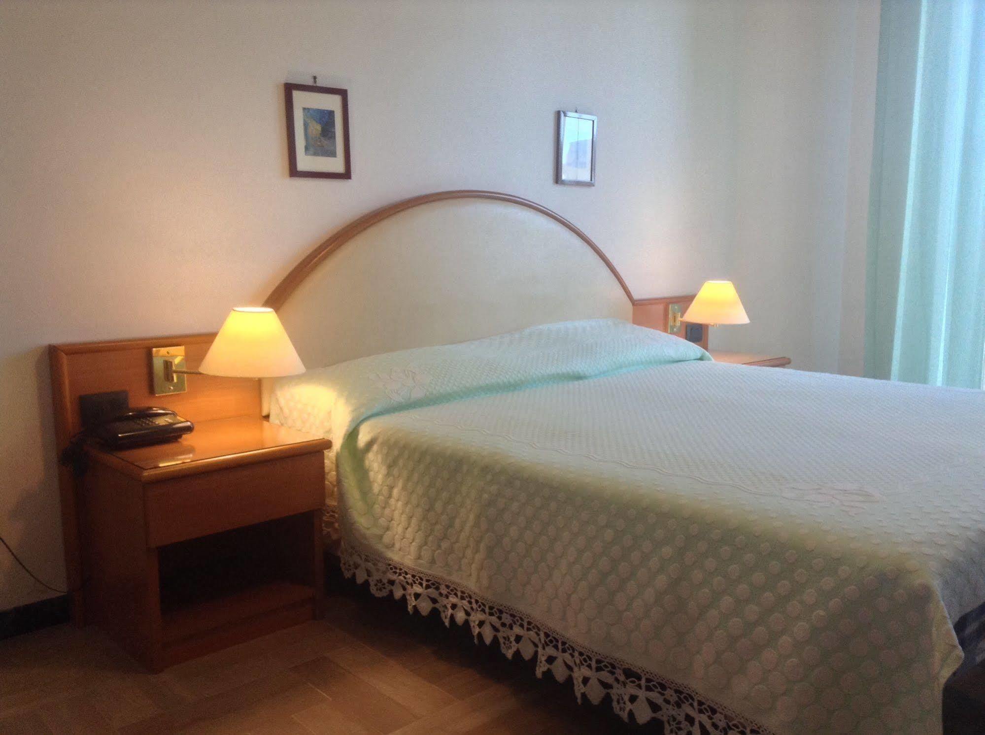 Hotel Bacco Rooms&Breakfast Pietra Ligure Esterno foto