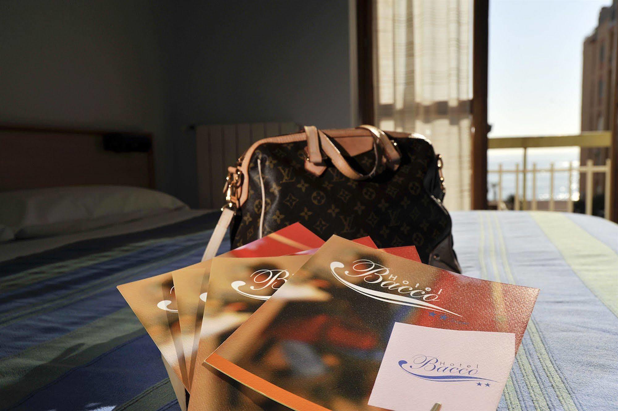 Hotel Bacco Rooms&Breakfast Pietra Ligure Esterno foto