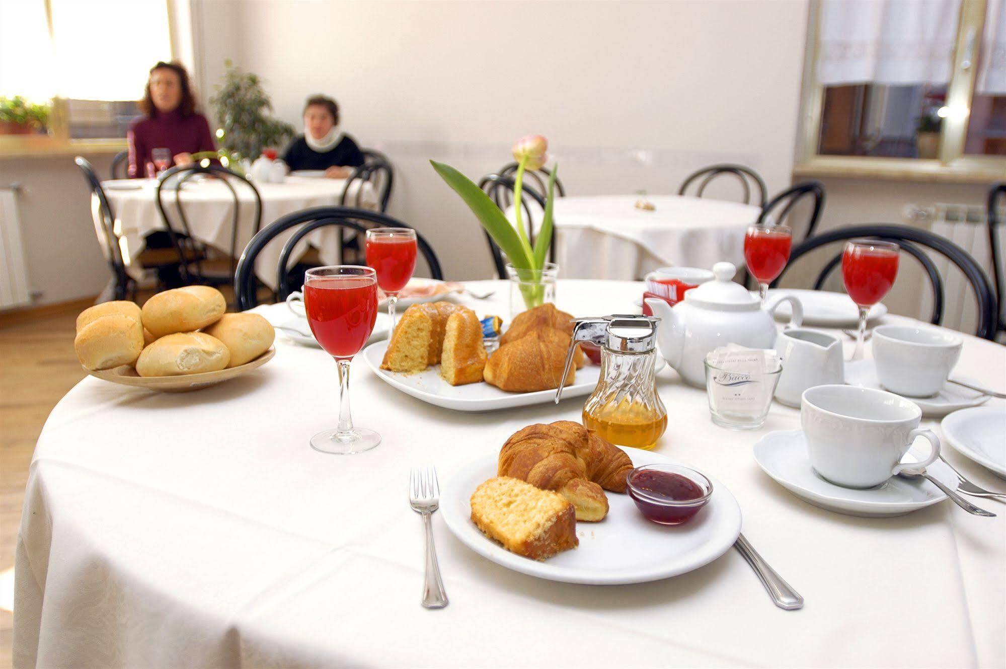 Hotel Bacco Rooms&Breakfast Pietra Ligure Esterno foto