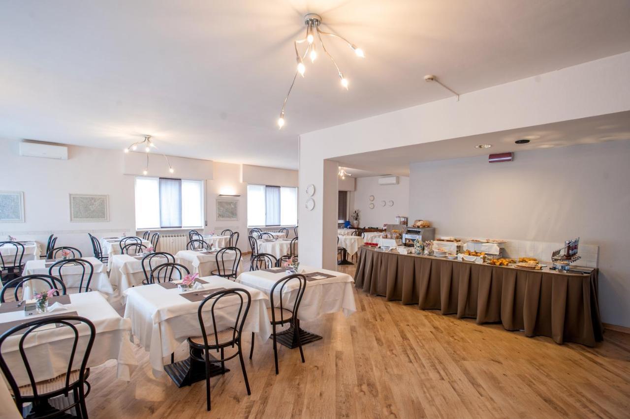 Hotel Bacco Rooms&Breakfast Pietra Ligure Esterno foto