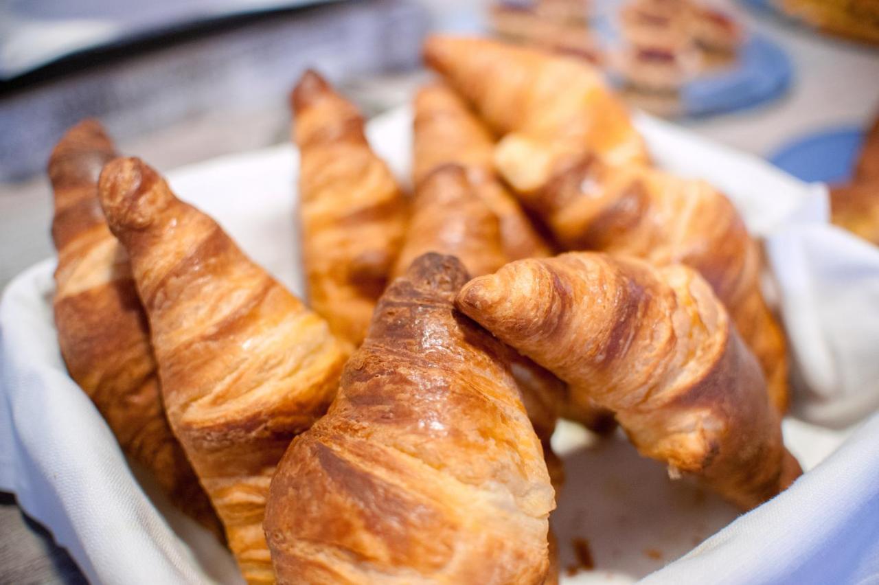 Hotel Bacco Rooms&Breakfast Pietra Ligure Esterno foto